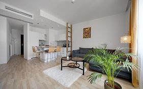 Revon Art-Deco Apartment Laurinska